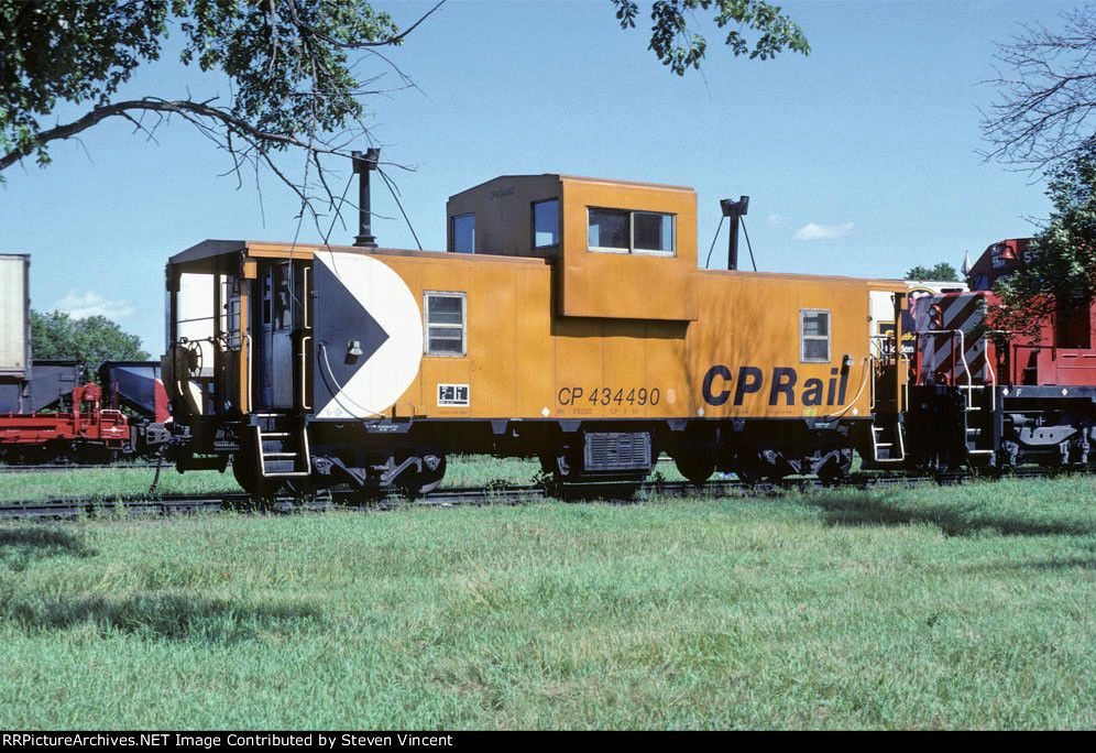 CP Rail caboose CP #434490